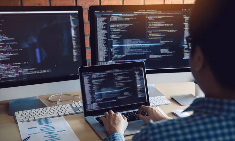 数据科学选型：R与Python如何赋能盐边县网站建设？